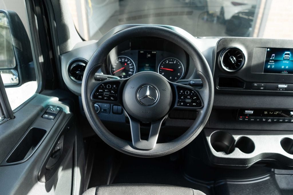 Used 2024 Mercedes-Benz Sprinter 2500 image 15