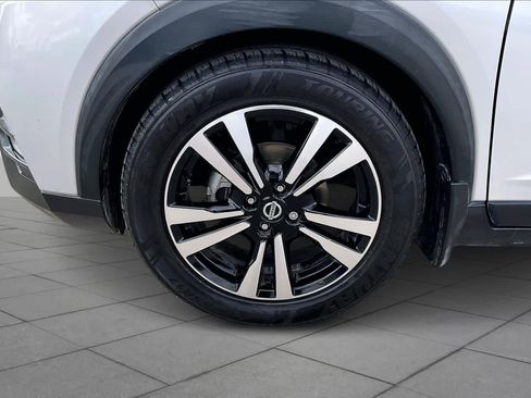 Used 2019 Nissan Kicks SR w/ SR Premium Package image 11