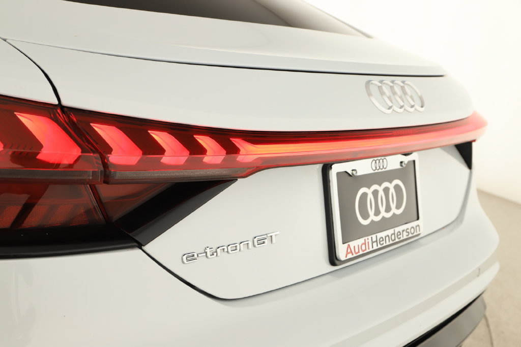 Used 2022 Audi e-tron GT Prestige AWD/4WD image 32
