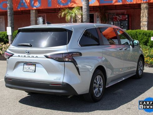 Used 2023 Toyota Sienna XLE image 11