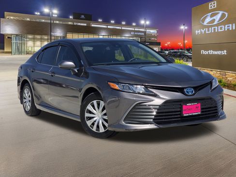 Used 2023 Toyota Camry LE image 3
