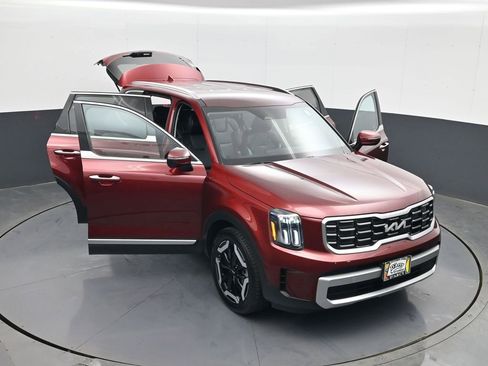Used 2023 Kia Telluride S AWD/4WD image 30