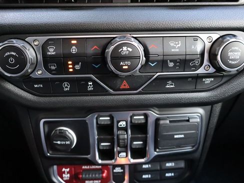 Used 2024 Jeep Wrangler Willys image 11