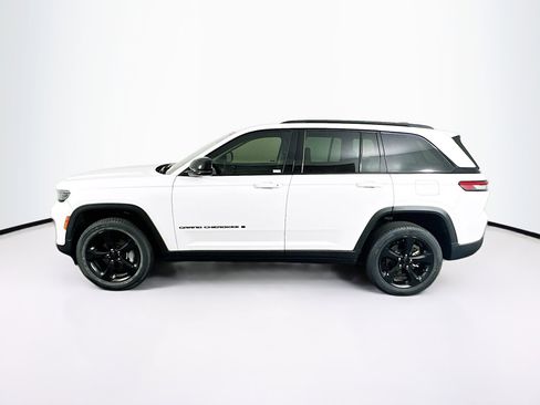 Used 2023 Jeep Grand Cherokee Limited w/ Black Appearance Package image 4