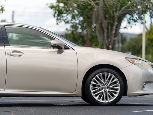 Used 2013 Lexus ES 350 w/ Luxury Pkg FWD image 7