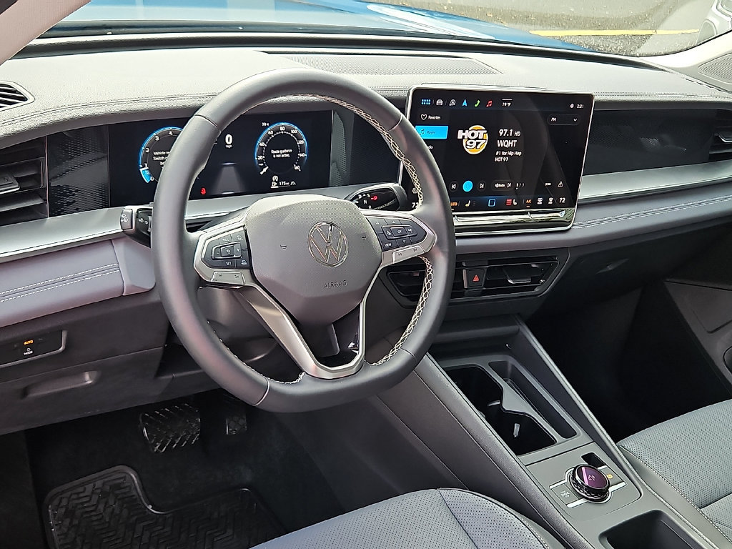 Certified 2025 Volkswagen Tiguan SE AWD/4WD image 26