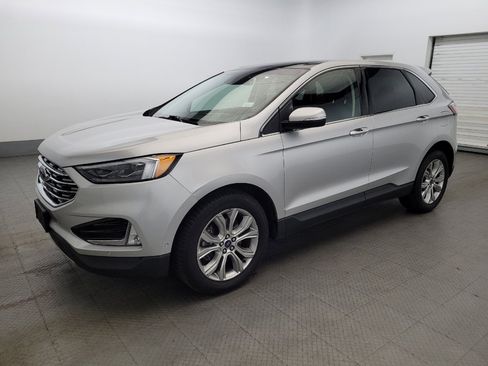 Used 2019 Ford Edge Titanium w/ Equipment Group 301A AWD/4WD image 2
