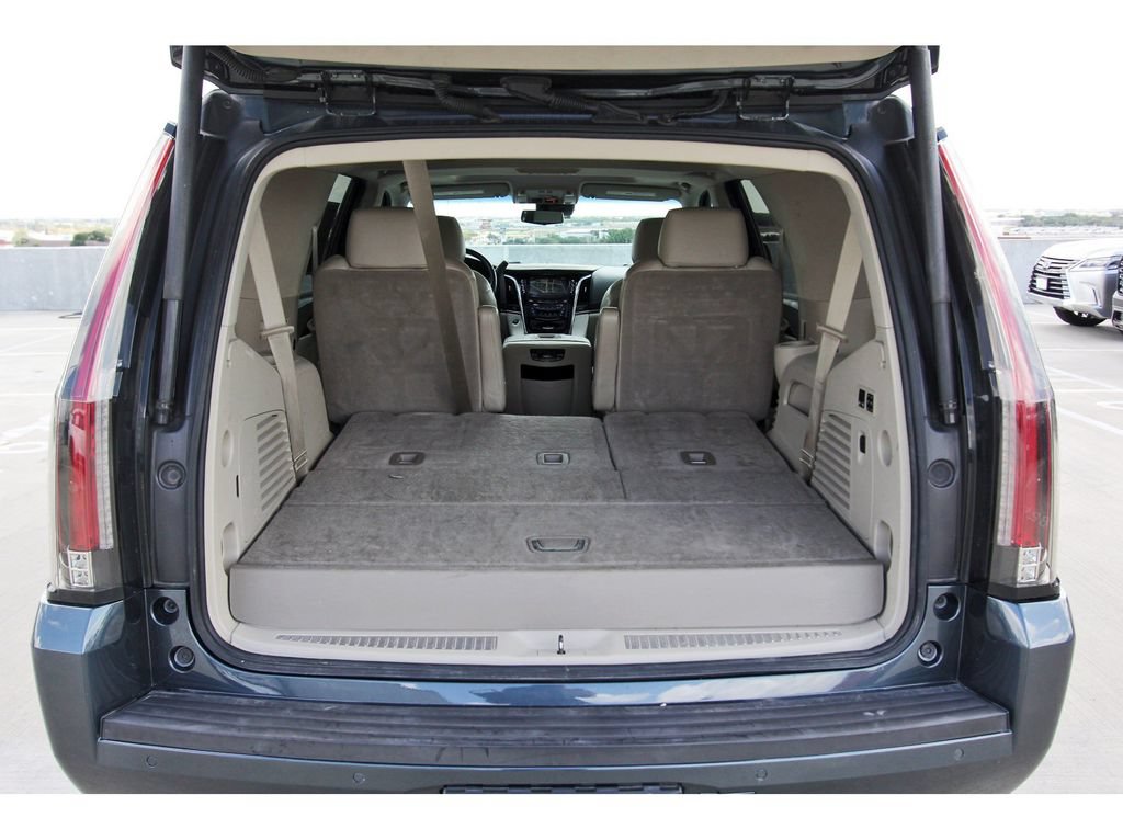 Used 2019 Cadillac Escalade Luxury RWD image 29