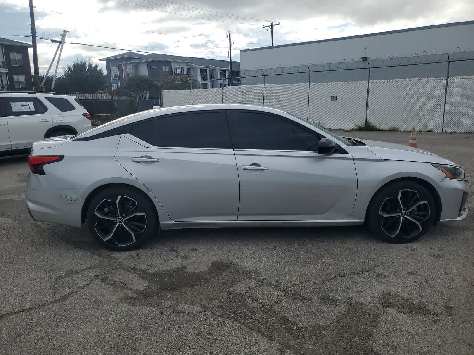 Used 2024 Nissan Altima 2.5 SR FWD image 7
