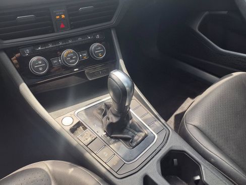 Used 2020 Volkswagen Jetta SE FWD image 25