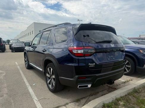 Used 2023 Honda Pilot Touring image 2