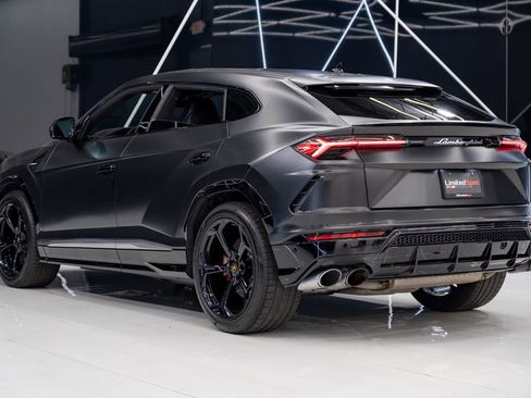 Used 2020 Lamborghini Urus Base image 15