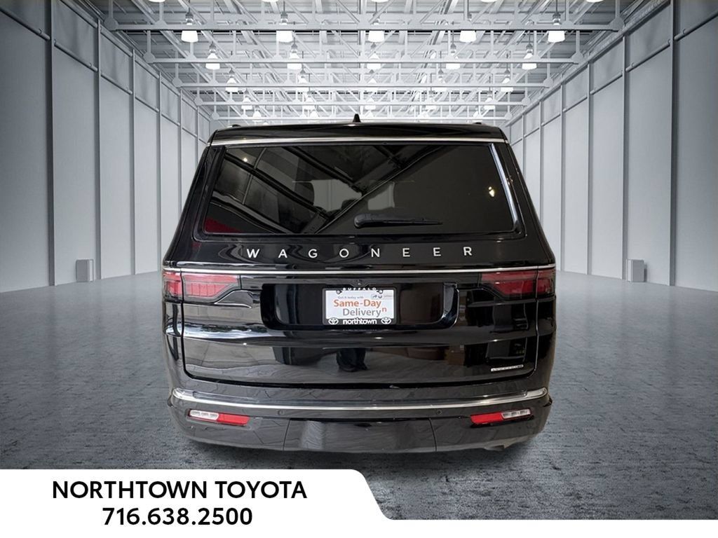 Used 2024 Jeep Wagoneer Series II w/ Flexible Seating Group RWD image 3
