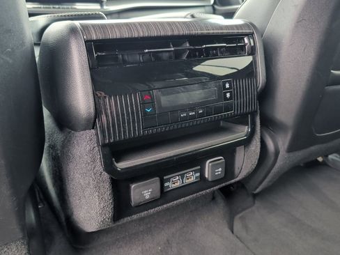 Used 2024 Jeep Wagoneer Series II w/ Flexible Seating Group AWD/4WD image 39