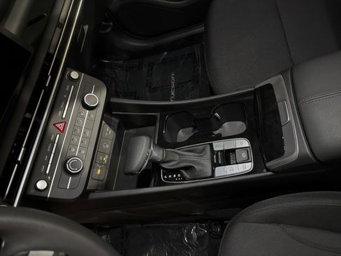 Used 2025 Hyundai Tucson SE image 17