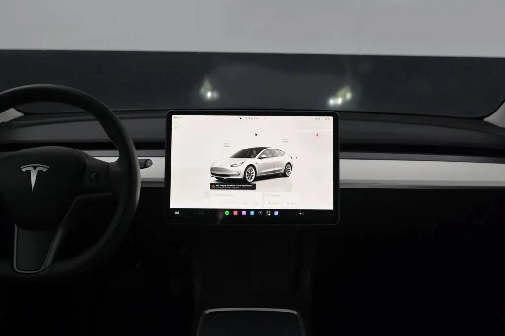 Used 2022 Tesla Model 3 Long Range AWD/4WD image 31