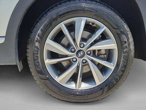 Used 2019 Hyundai Santa Fe FWD image 25