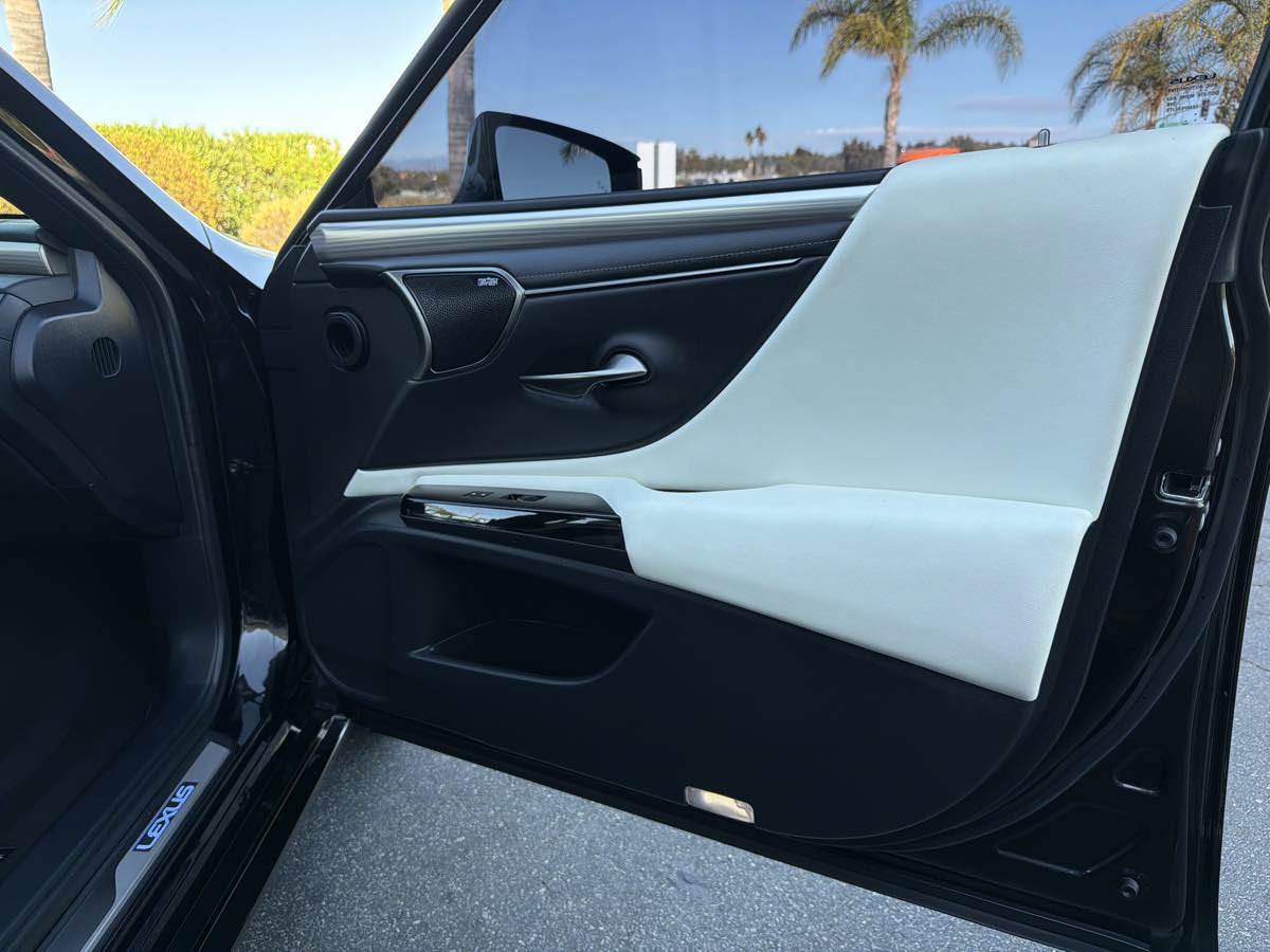 Used 2024 Lexus ES 300h F Sport w/ Accessory Package (Z1) FWD image 32