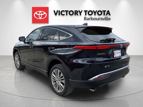 Used 2023 Toyota Venza Limited image 3