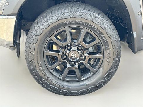 Used 2019 Toyota Tundra SR5 w/ SR5 Upgrade Package AWD/4WD image 28