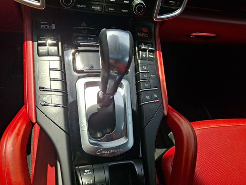 Used 2018 Porsche Cayenne Platinum Edition AWD/4WD image 15