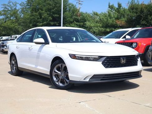 Used 2024 Honda Accord EX image 3