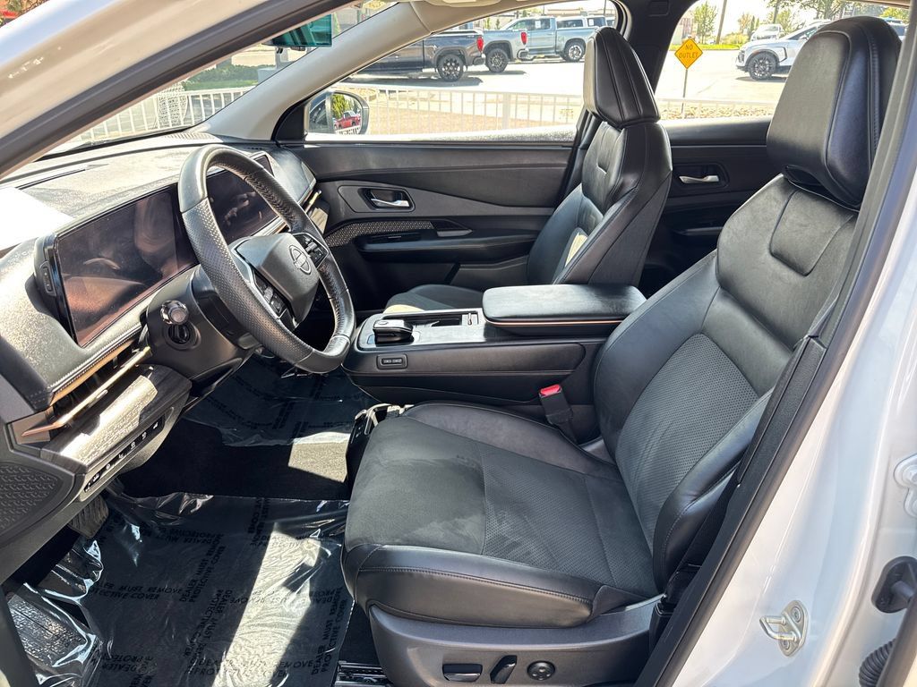 Used 2024 Nissan Ariya AWD image 9