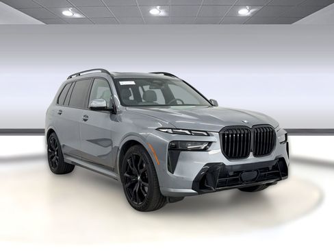 Certified 2024 BMW X7 xDrive40i w/ Executive Package image 7