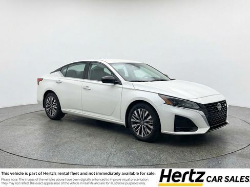Used 2025 Nissan Altima 2.5 SV FWD image 1