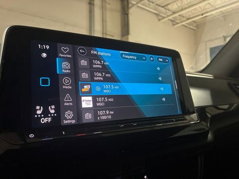 Used 2025 Volkswagen Atlas Cross Sport SE image 20