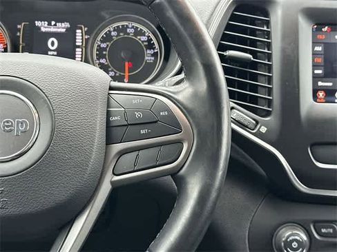 Used 2019 Jeep Cherokee Latitude Plus w/ Cold Weather Group image 8