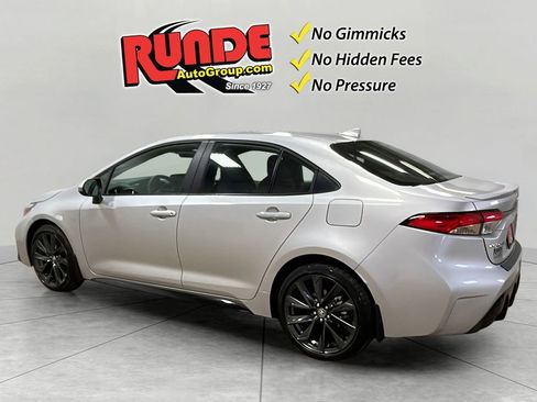 Used 2025 Toyota Corolla SE image 3