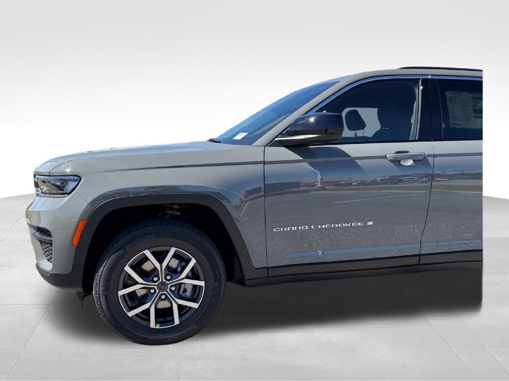 New 2027 Jeep Grand Cherokee Laredo RWD image 23