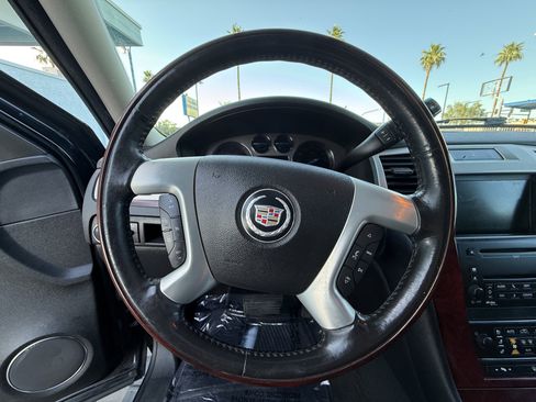 Used 2008 Cadillac Escalade AWD image 12