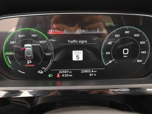 Used 2019 Audi e-tron Prestige w/ Prestige Package image 18