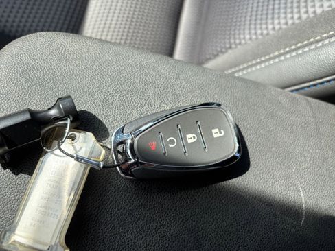 Used 2025 Chevrolet Trax LT FWD image 22