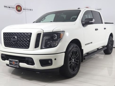 Used 2019 Nissan Titan SV w/ SV Convenience Package image 5