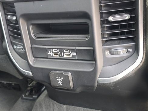 Used 2020 RAM 1500 Big Horn AWD/4WD image 35