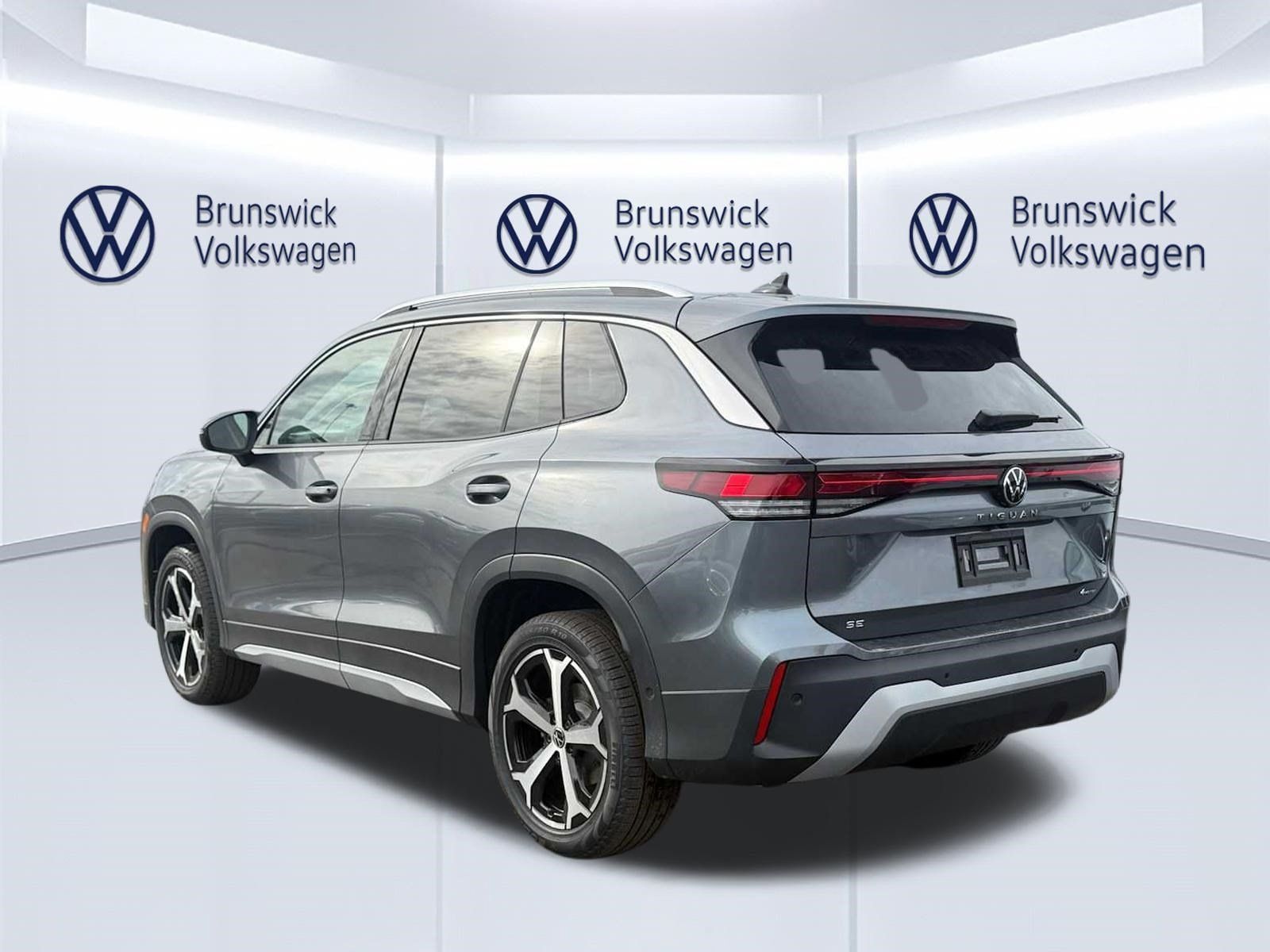 New 2026 Volkswagen Tiguan SE AWD/4WD image 4