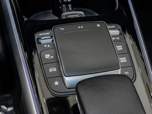 Used 2023 Mercedes-Benz GLB 250 4MATIC w/ Premium Package image 21