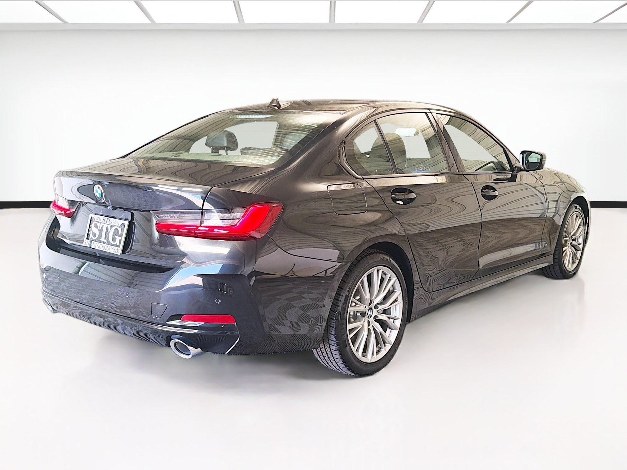 Used 2023 BMW 330i Sedan w/ Driving Assistance Package RWD image 4