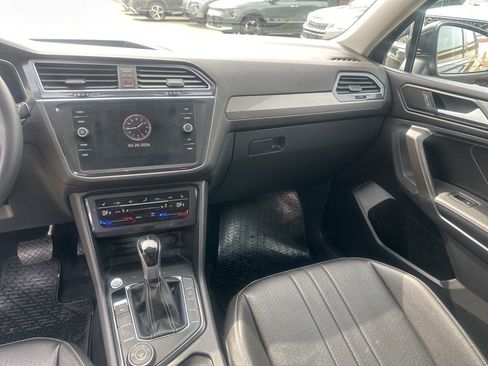 Used 2022 Volkswagen Tiguan SE w/ Panoramic Sunroof Package AWD/4WD image 30