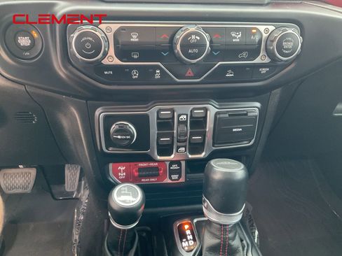 Used 2021 Jeep Gladiator Rubicon w/ Uconnect 4C Nav & Sound Group image 16