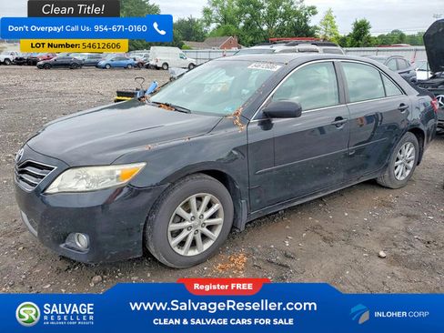 Used 2011 Toyota Camry XLE FWD image 1