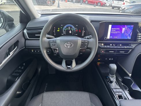 Used 2025 Toyota Camry LE image 11