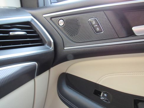 Used 2019 Ford Edge Titanium w/ Equipment Group 301A image 28