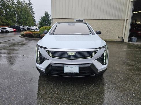 New 2026 Cadillac Optiq Luxury 2 image 11