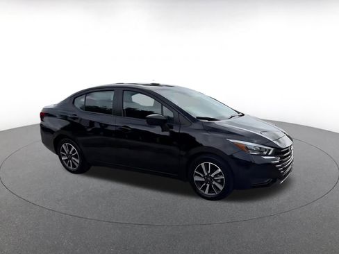 Used 2025 Nissan Versa SV image 2
