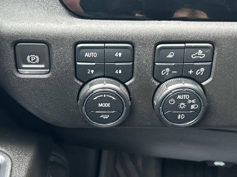 Used 2023 Chevrolet Silverado 1500 LTZ image 40