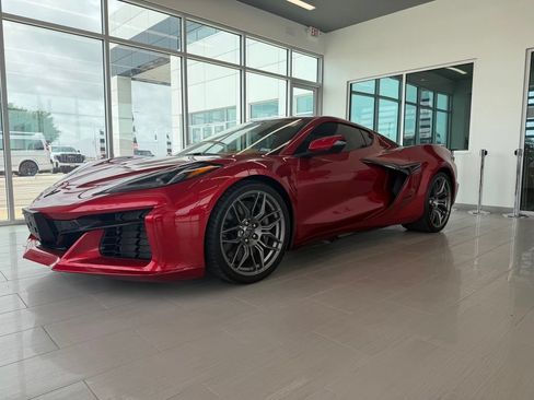 Used 2025 Chevrolet Corvette Z06 RWD image 1